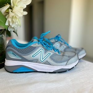 WOMEN'S New Balance 1540v3 Running Shoes hiking nursing Silver And Blue Size 8